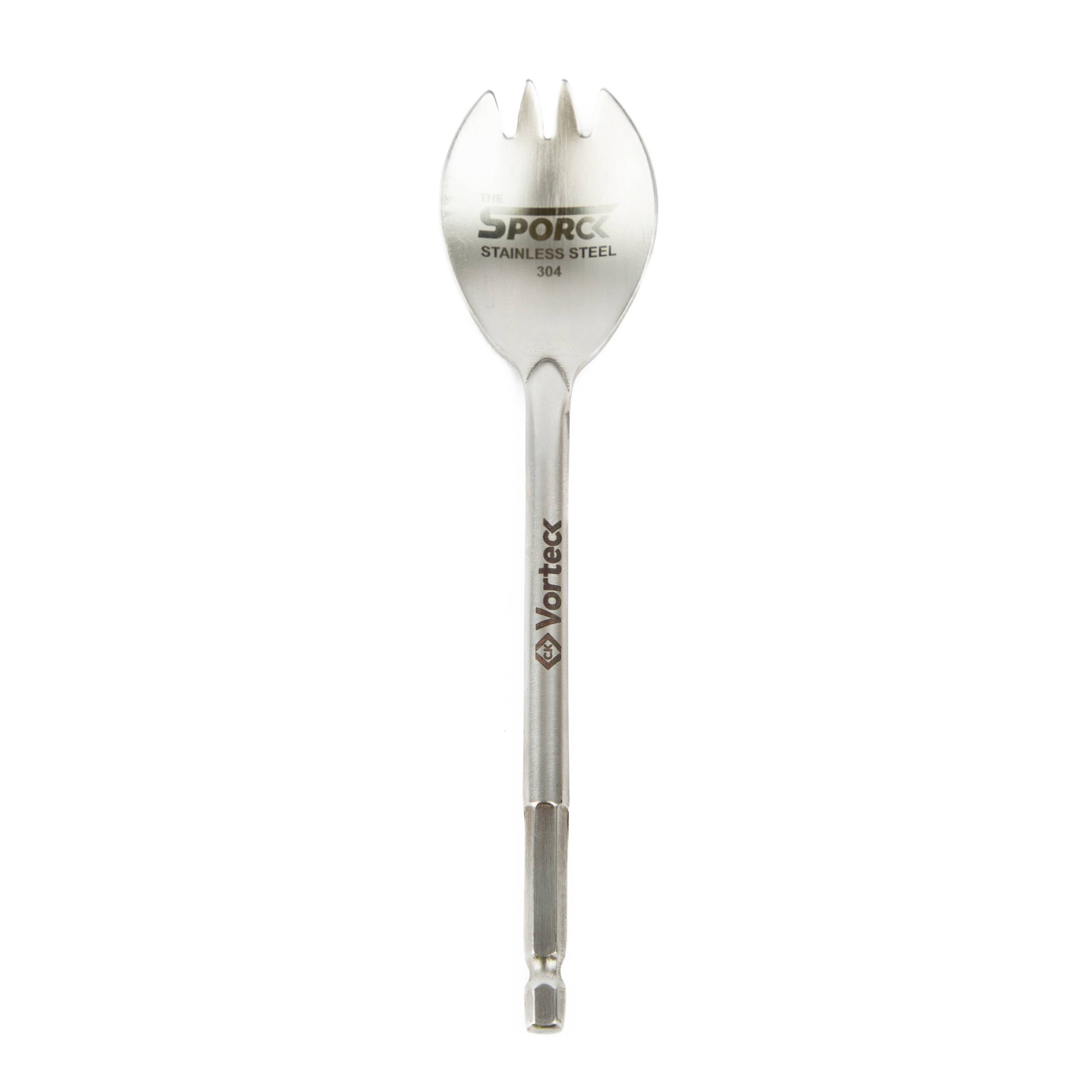 Rustfrit stål-spork med savtakkede gaffeltænder og skefuld, mærket "SPORC" og "Vortex" på håndtaget.