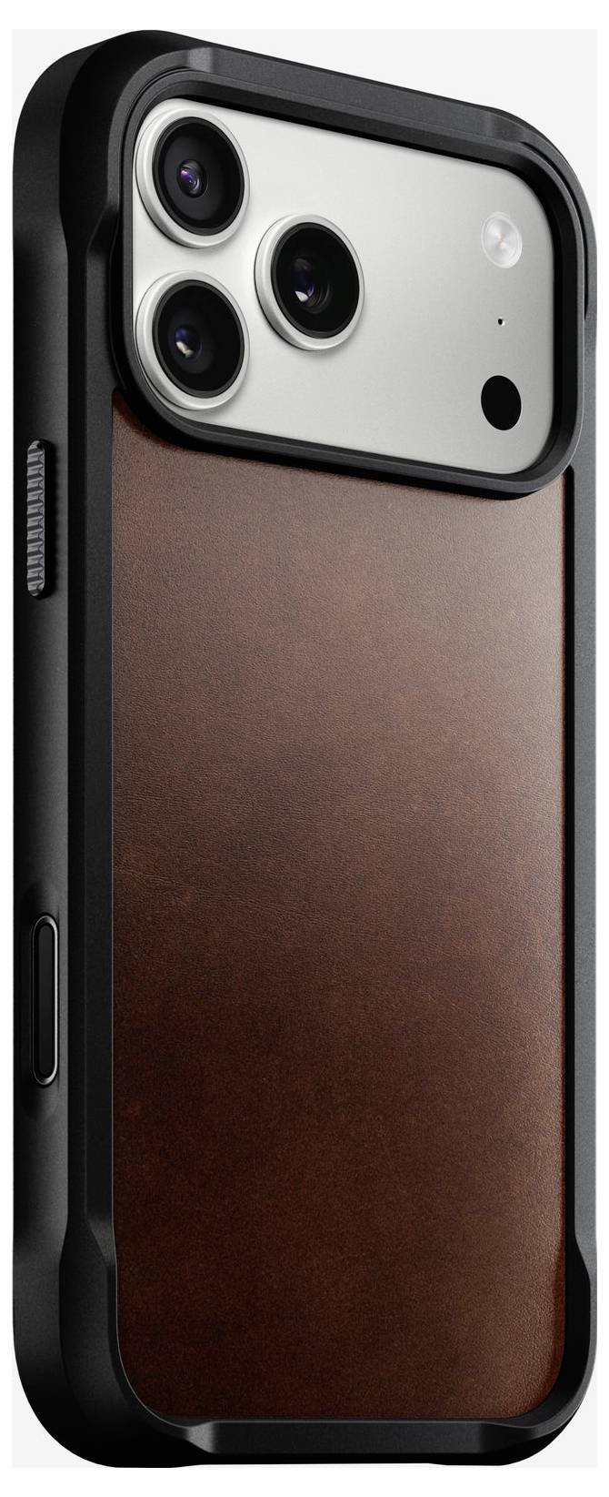 Smartphone i et sort beskyttende cover, der viser et tredobbelt kameramodul og et brunt bagpanel.