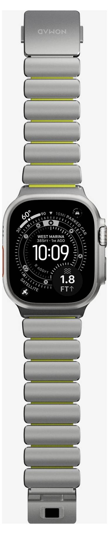 Sølv Apple Watch med grå metalbånd, der viser et digitalt kompas-træningsudseende og tiden 10:09 på displayet.