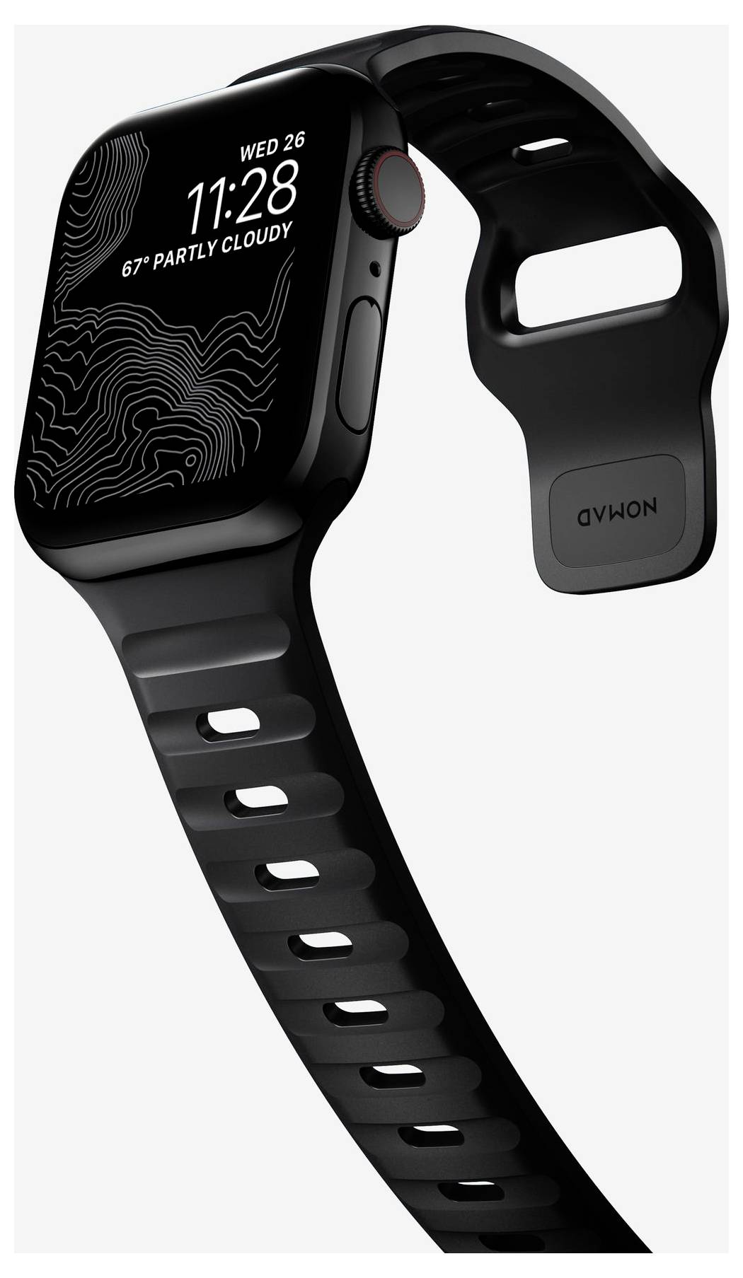 Sort smartwatch med et rektangulært display, der viser 11:28, ons 26 og 67° delvist skyet, vinklet for at vise dens bånd og sideknap.