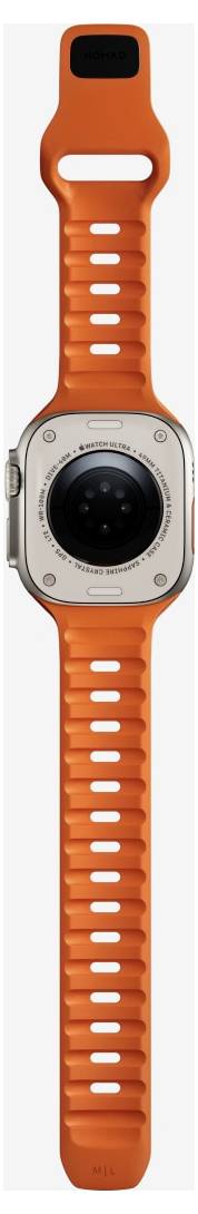 Orange smartwatch bånd med sølvfarvet cirkulært urskrin og sort skærm, vist forfra på hvid baggrund.
