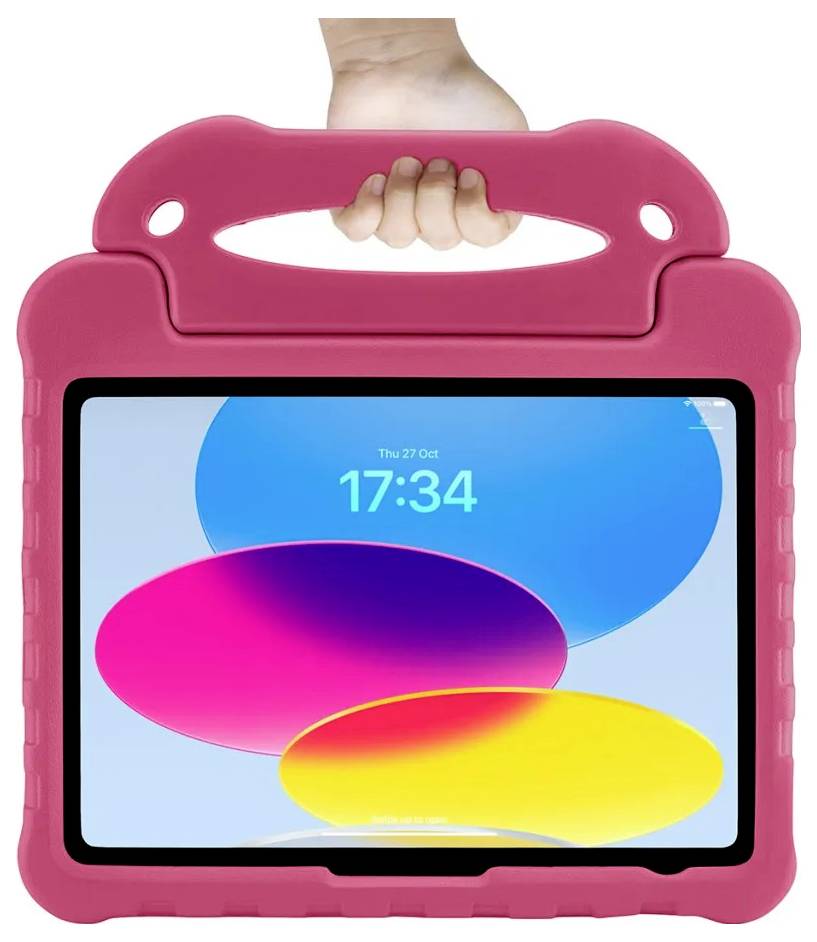 Pink beskyttende tabletcover med håndtag, holdt af et barn, der viser en tablets startskærm med farvede ovale former og tiden 17:34.