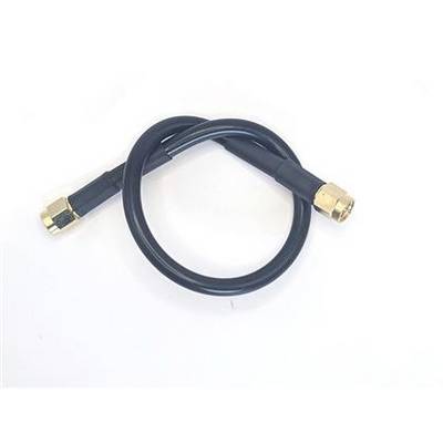 Sort rullet kabel med guldfarvet stik på begge ender, vist på hvid baggrund.
