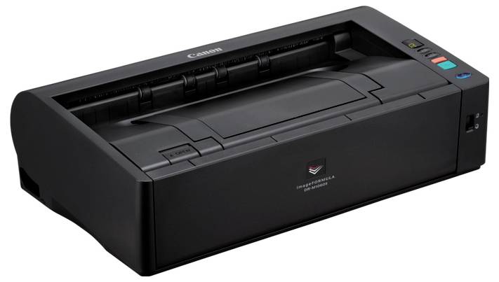 Sort Canon desktop printer på hvid baggrund, vist i en vinkel med papirfødetablet og kontrolknapper synlige.