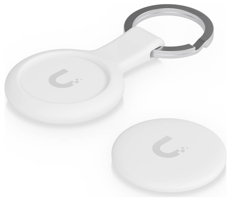 To hvide cirkulære fliseringssporing, den ene fastgjort til en nøglering, vist som en lille sporingsanordning og en separat flis.