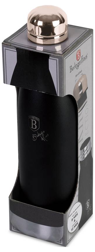 Sort parfumeflaske med metallisk låg vist i sin detailhandelskasse, mærket med et stiliseret 'B'-logo og mærketekst.