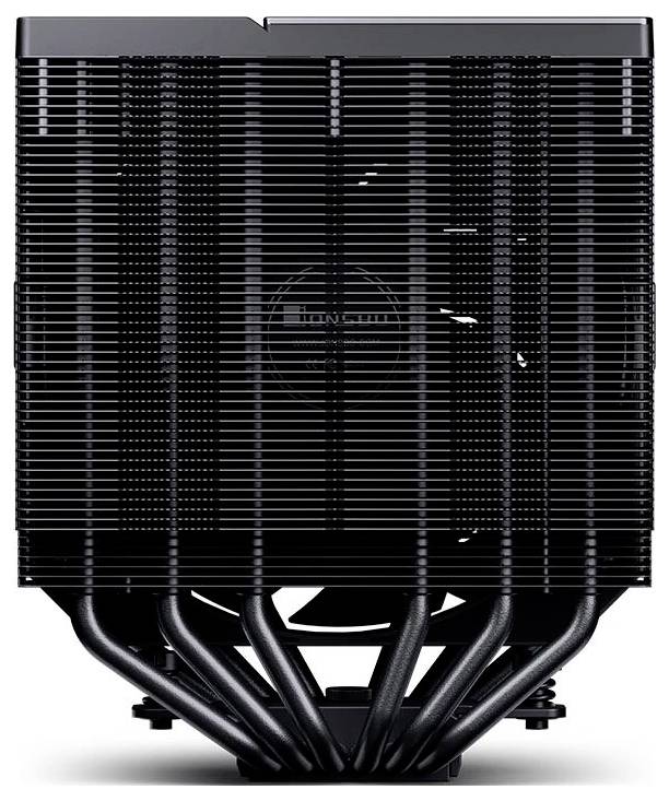 Sort CPU-køler med en stor finnet varmeveksler og flere varmeptuber, vist forfra på hvid baggrund.