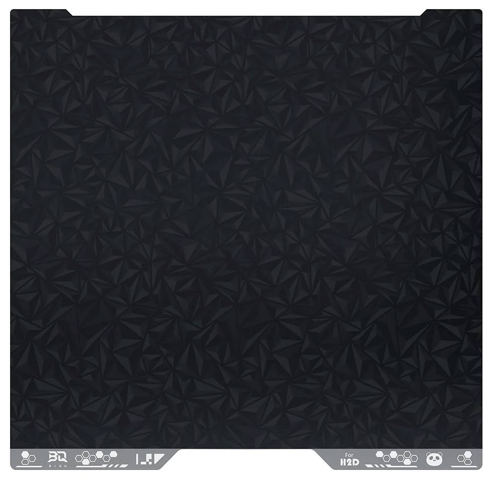 Mørk tekstureret tech-stil baggrund med et sort geometrisk mønster og et lille grå kontrolpanel langs bundkanten.