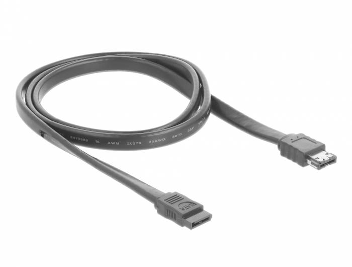 Sort USB-kabel med en standard USB-A-stik på den ene ende og en mindre micro-USB-stik på den anden ende.