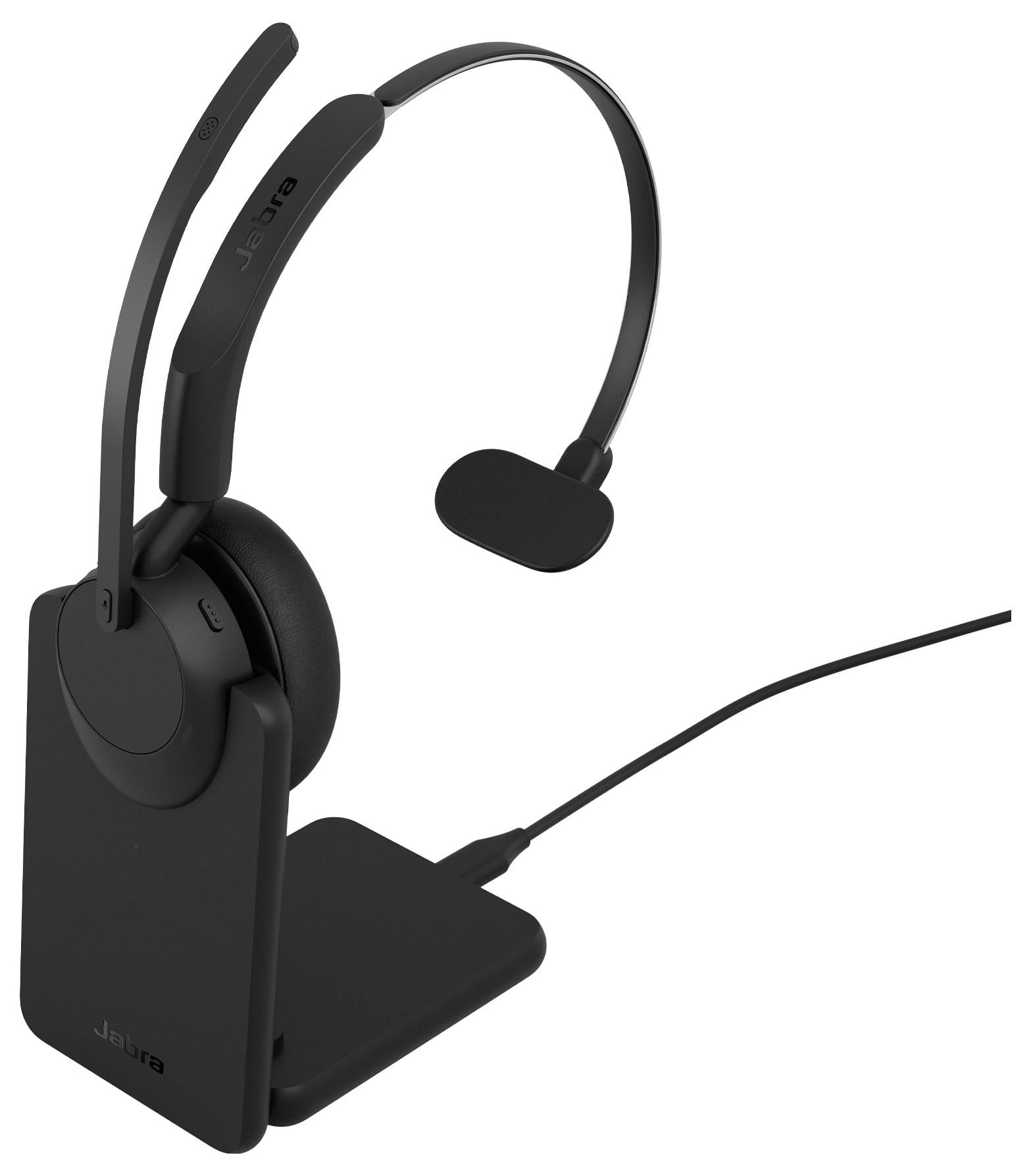 Sort trådløs headset på en opladningsbasis med tilsluttet kabel, vist på en hvid baggrund.