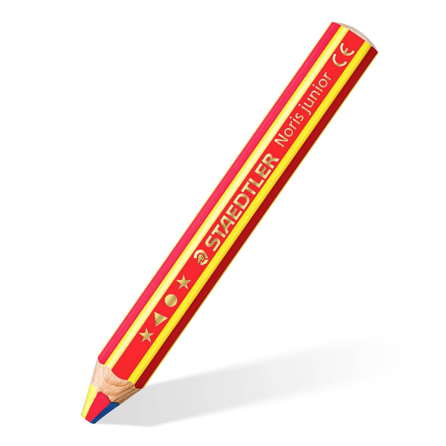 Rød STAEDTLER Noris junior-blyant med gule striber og blåt-rødt spids, vist diagonalt på hvid baggrund.