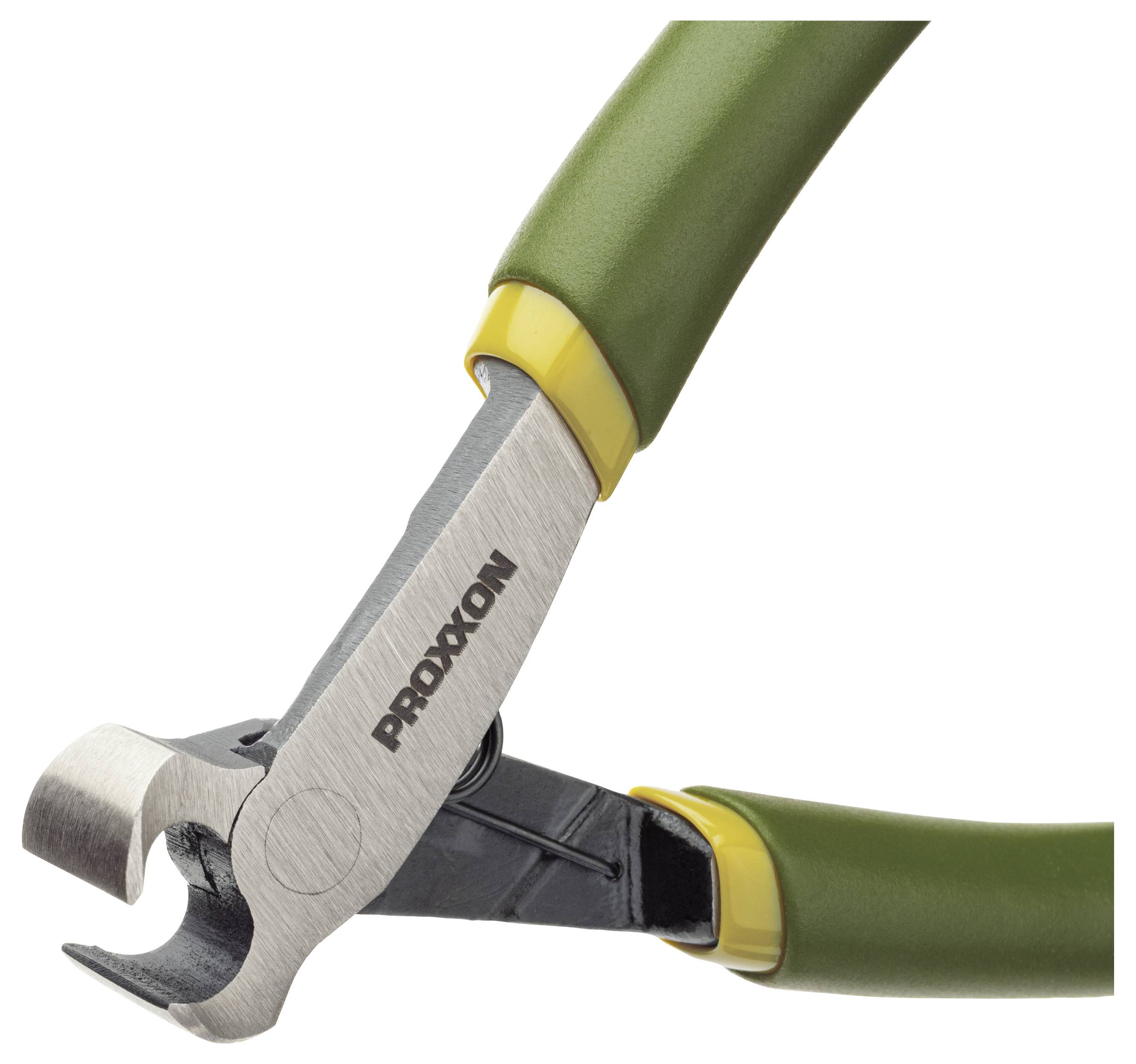 Nærbillede af endeknibetang med grønne håndtag og gule akcentuer, bider klamret omkring en tråd eller lille genstand på hvid baggrund.