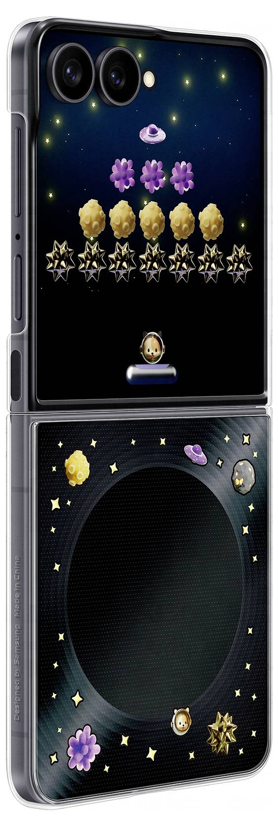 Sammenklappelig telefon vist åben og lukket, med et mørkt rumdrevet etui dekoreret med pixel art-svampe, stjerner, planeter og små karakterikoner.