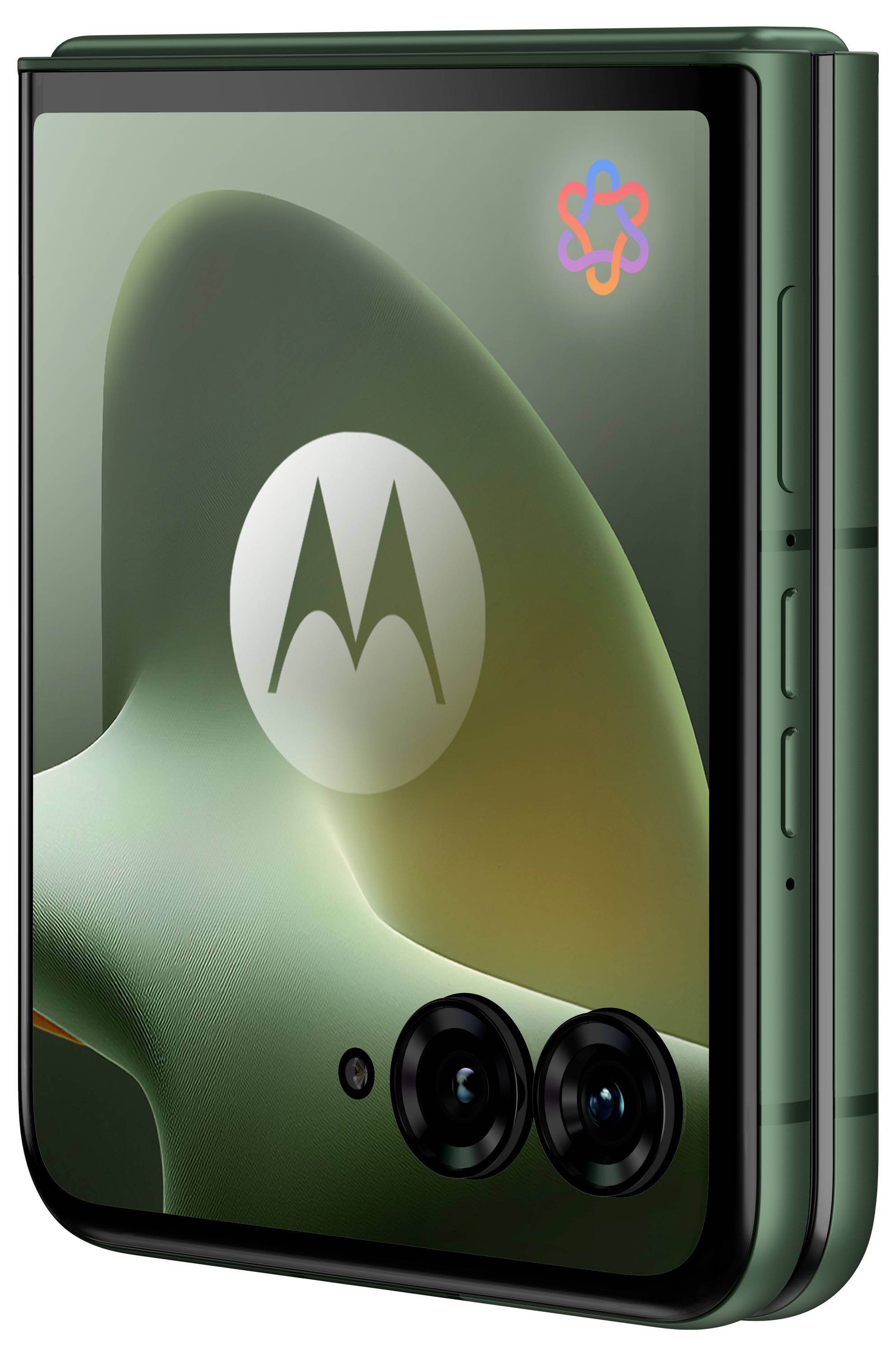 Grøn Motorola-smartphone vist fra front- og sidevisninger med dobbelt bagkamera og Motorola-logo på displayet.