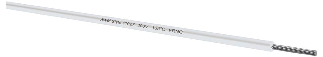 Hvidt isoleret elektrisk kabel med trykt tekst 'AWM Style 11027 300V 105C FRNC' på kappen.