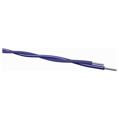 Blåt isoleret elektrisk kabel med to blottede metalledere i enden.