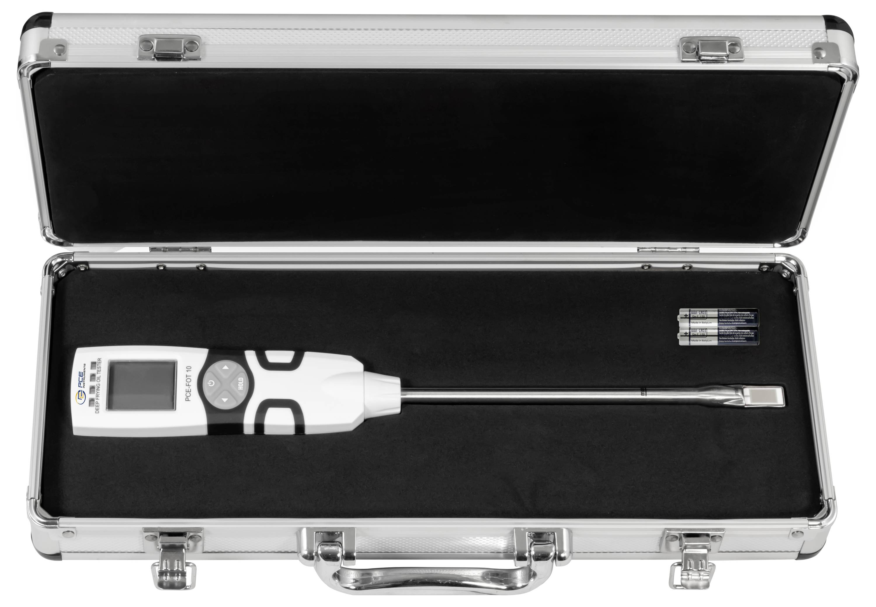 Elektrisk digital moment-nøgle i en hård transportkasse med to batterierne og skumindre.