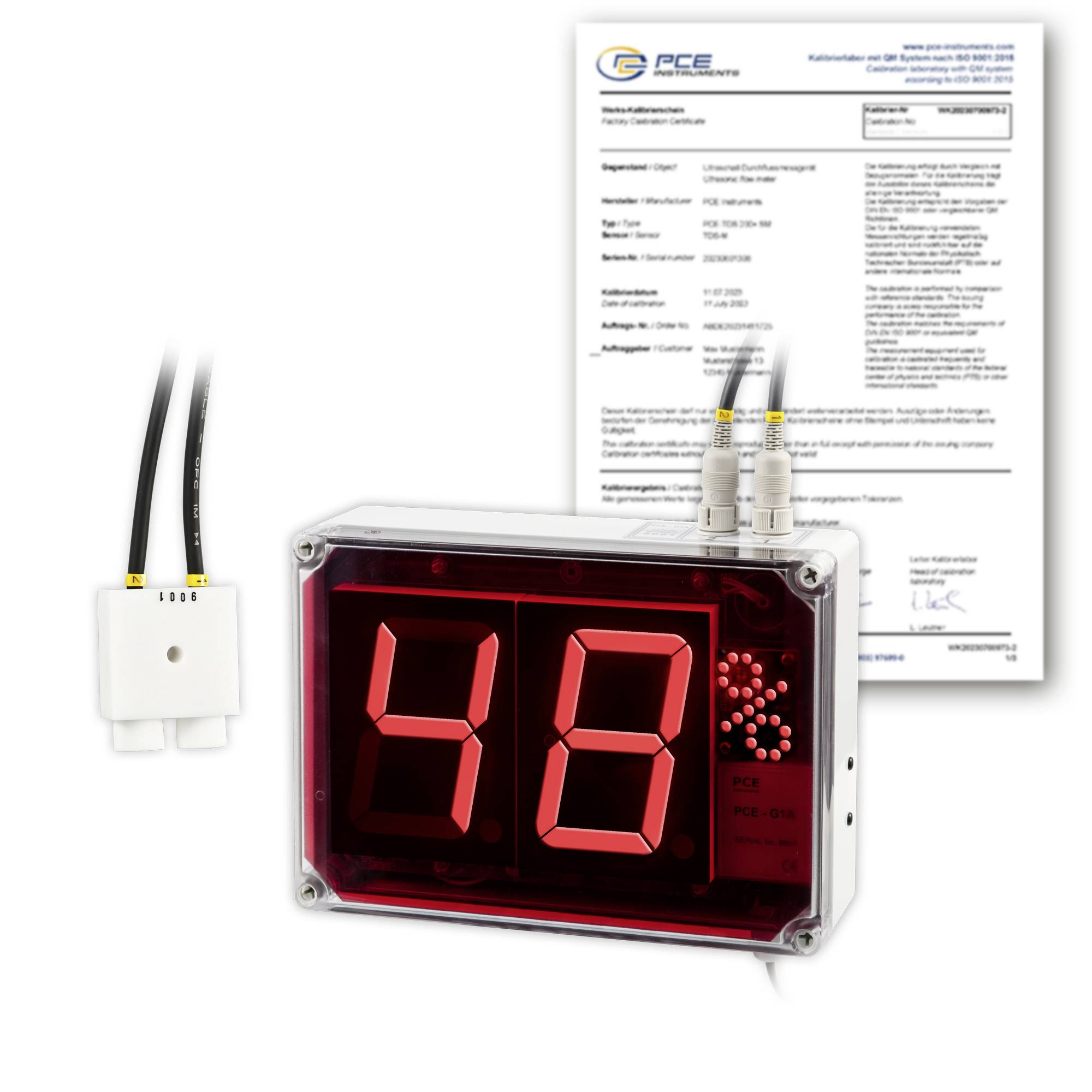 Digital temperaturvisning viser 48, med sensorprobe, ledninger og et certificeringsdokument i baggrunden.