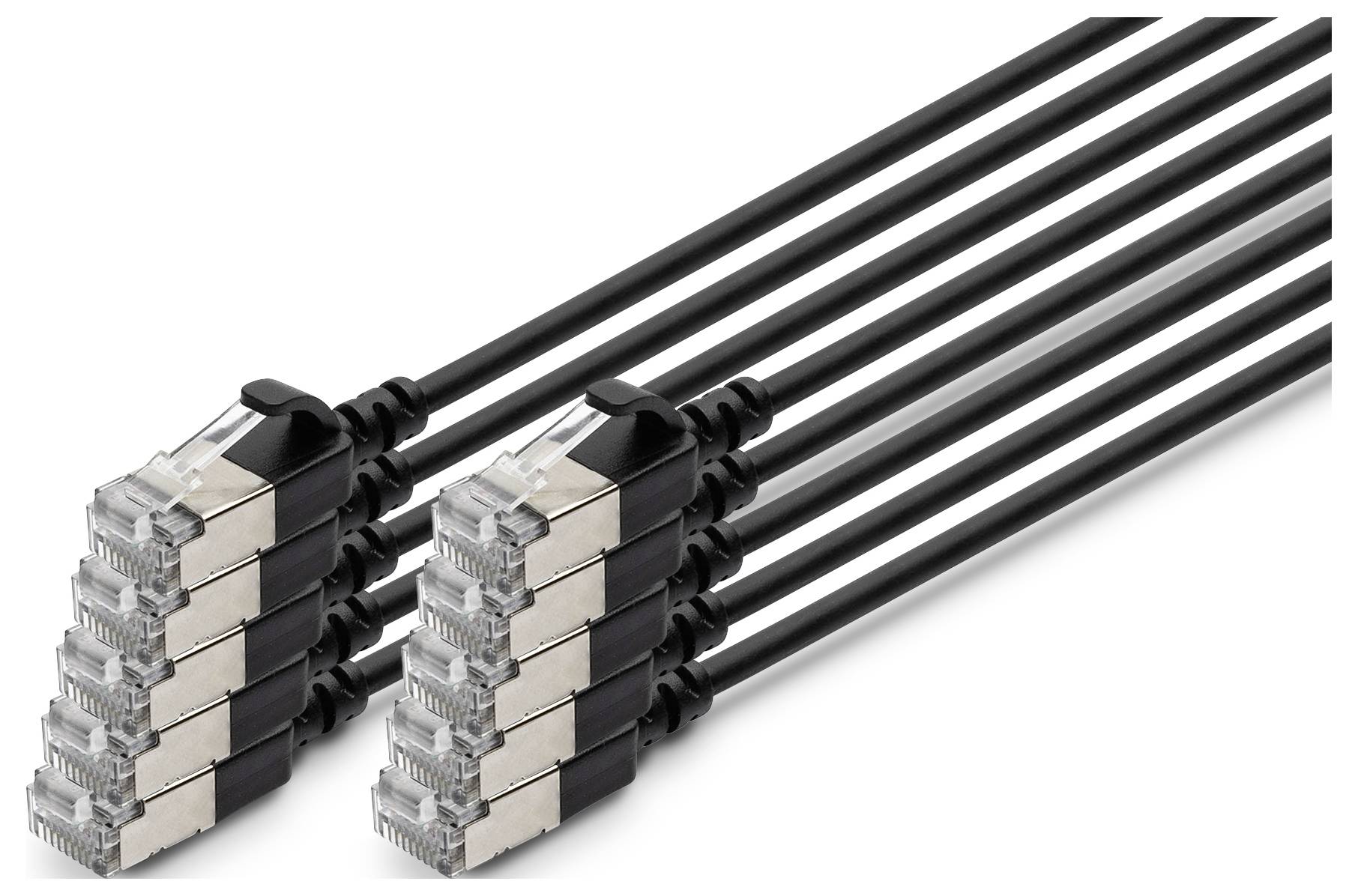To Bundlede sorte Ethernet-netværkskabel med RJ45-stik på hvid baggrund.