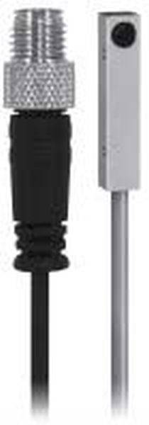 To audio-stik på hvid: et sort 3,5 mm-stik og en sølvfarvet inline-adapter med en cirkulær port.