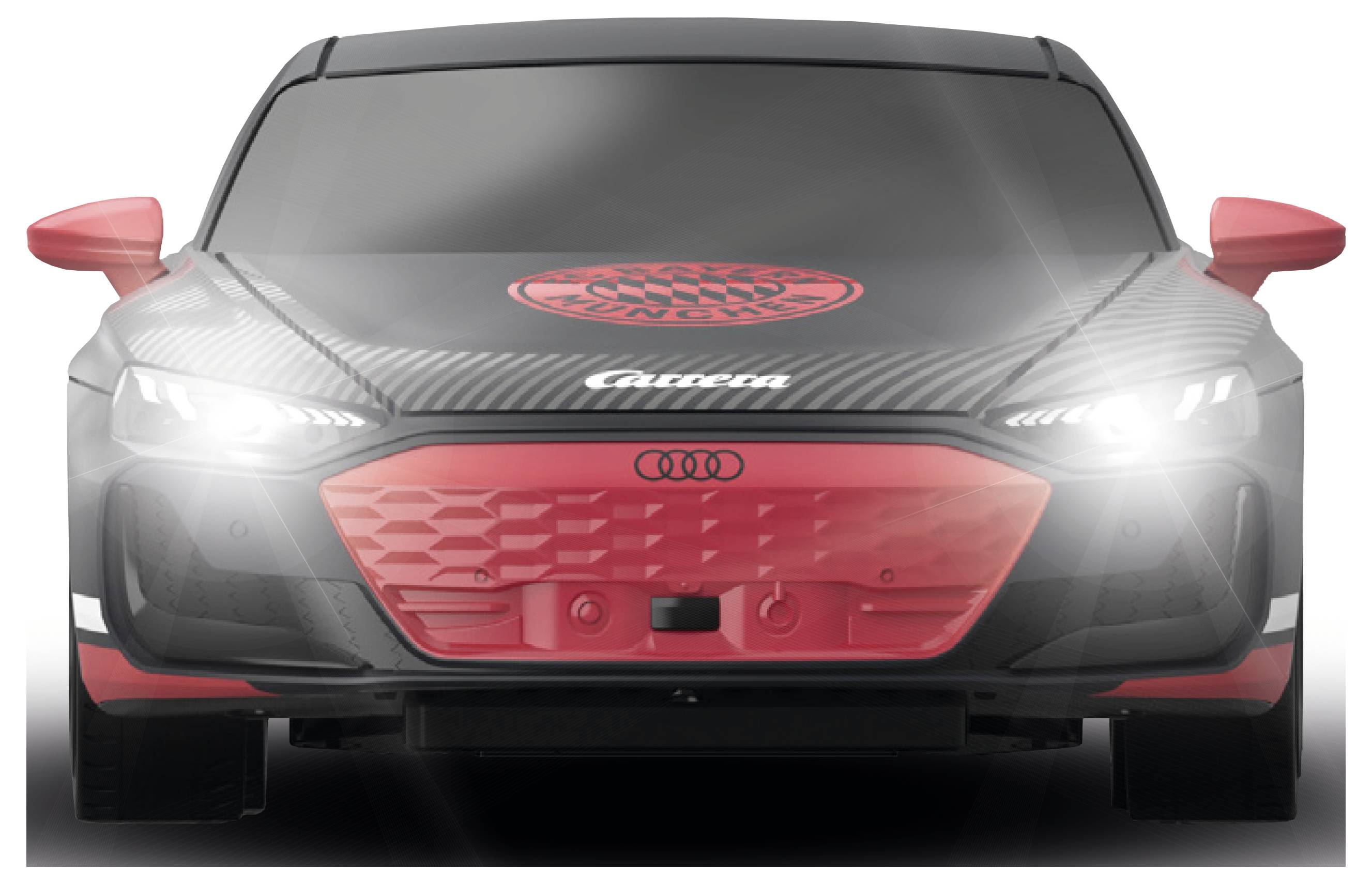 Frontal visning af en sort og rød Audi Carrera slot car med tændte forlygter, vist centreret på en hvid baggrund.