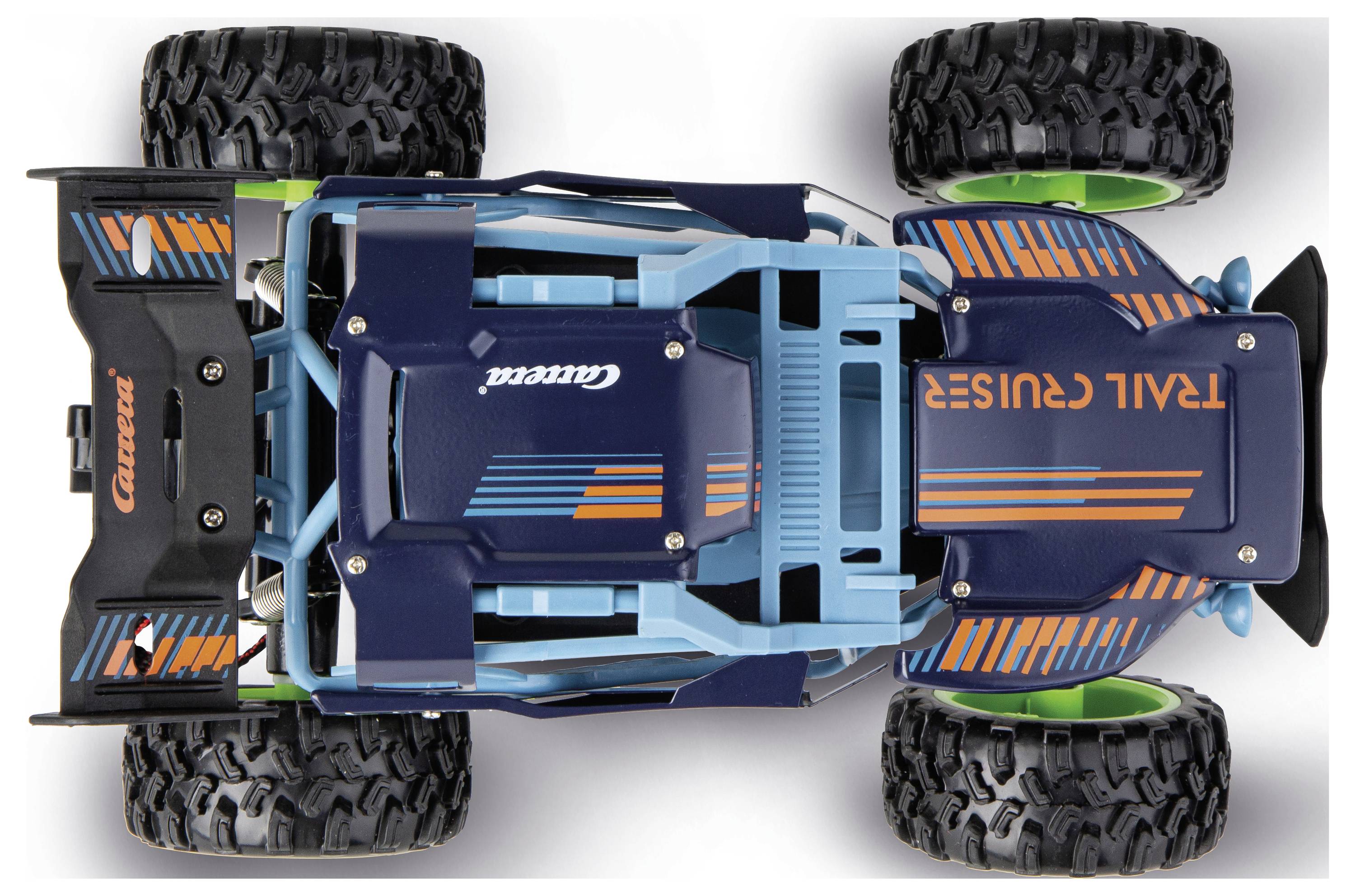 Ovenfra-og-ned-visning af en blå-og-orange rally monster truck-legetøj med oversized dæk på hvid baggrund.