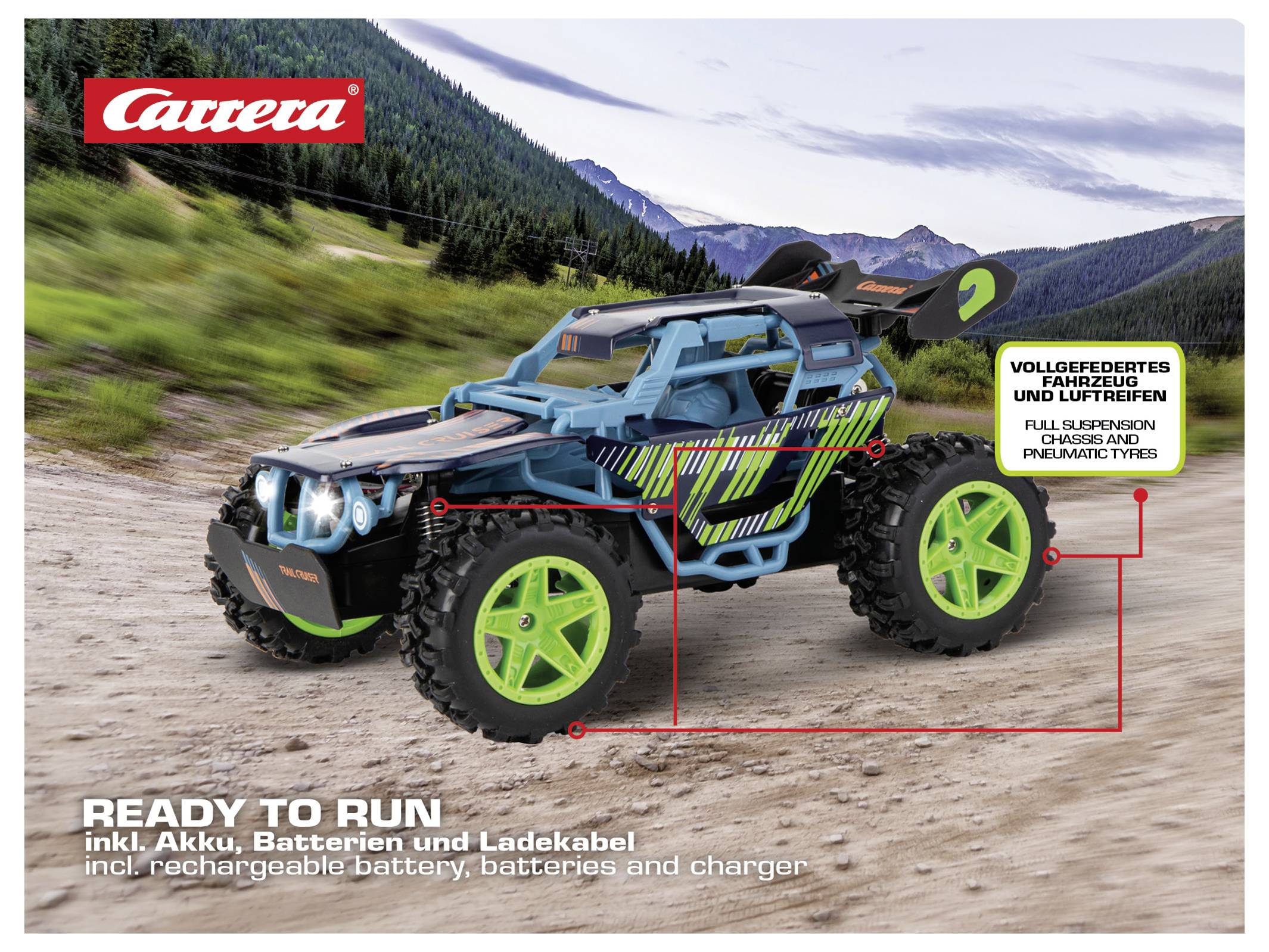 Carrera RC terrain-køretøj med grønne hjul på grusvej, mærket 'Ready to Run' og 'Fuldt fjedret køretøj med differentialvirkende gear' med batteri og oplader inkluderet.