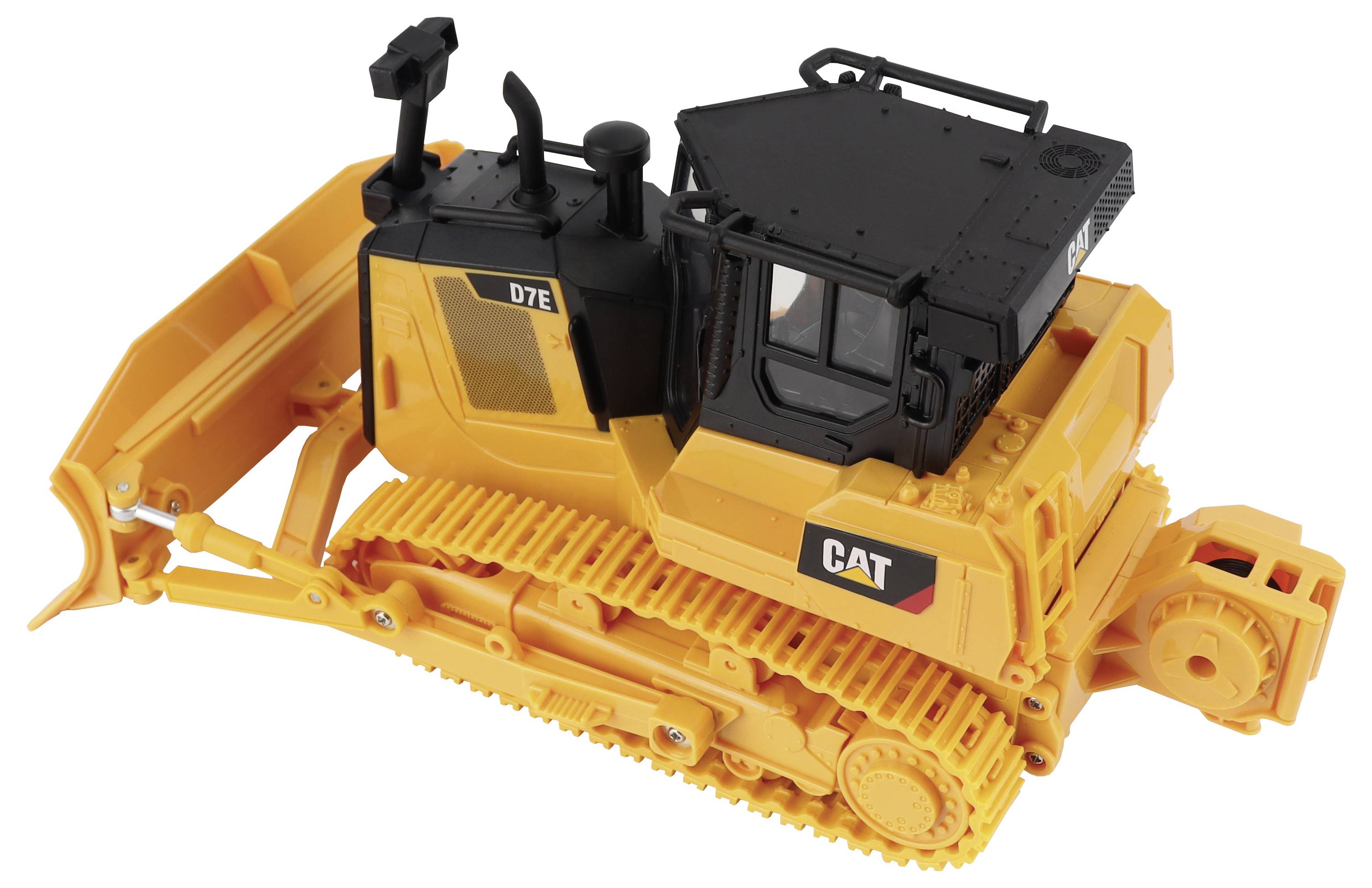 Gul CAT D7E bulldozer legetøjsmodel på hvid baggrund, vist i tre-kvarts visning med sort hytte og løftet kniv.