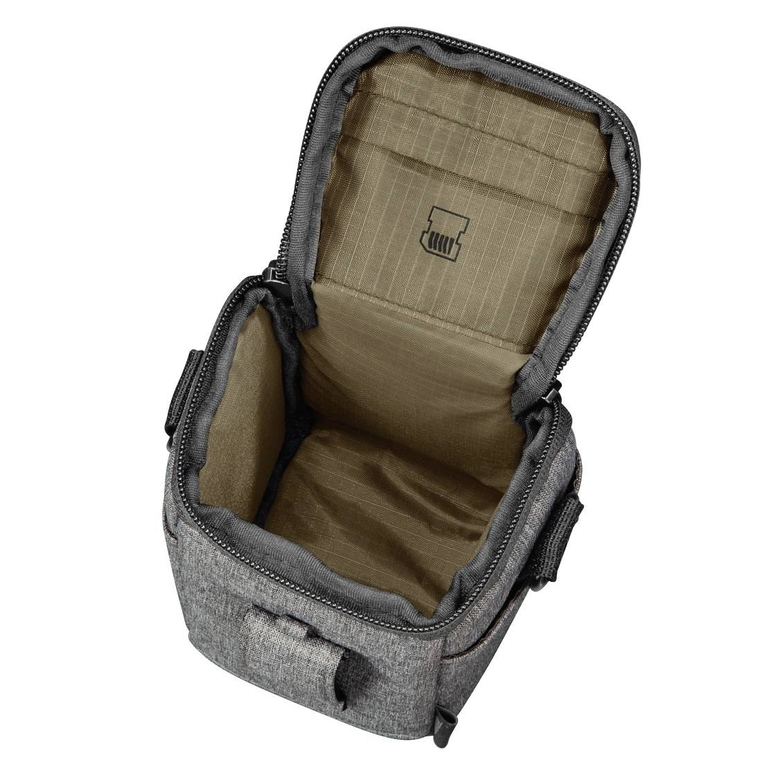 Åben grå isoleret kamerataskke med polstret beige indre og lynlåslåg, vist tom på hvid baggrund.