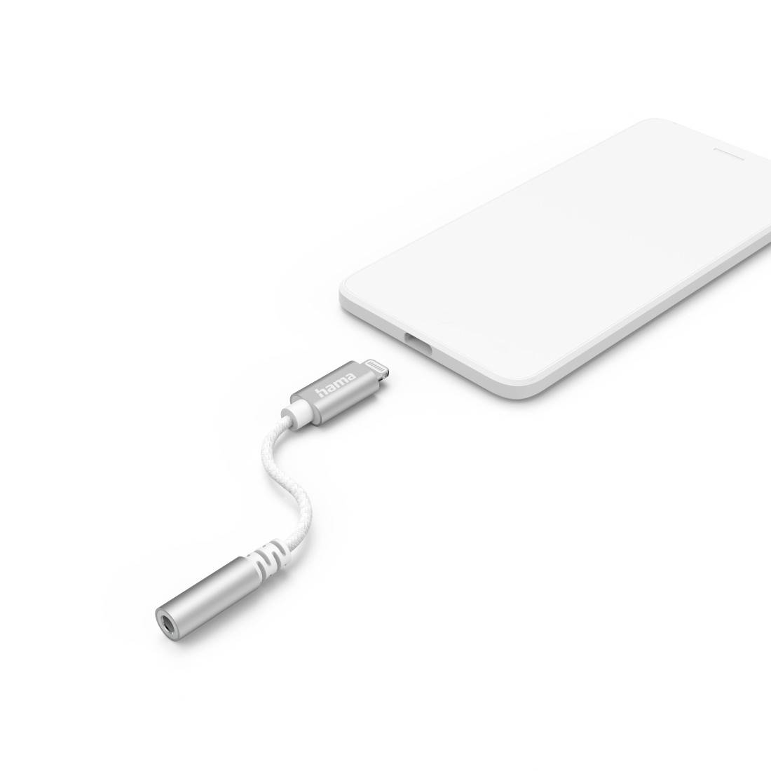 Hvid smartphone vist med en løsrevet audio-adapter-kabel, der illustrerer en trådbunden høretelefon-forbindelse/tilbehør.