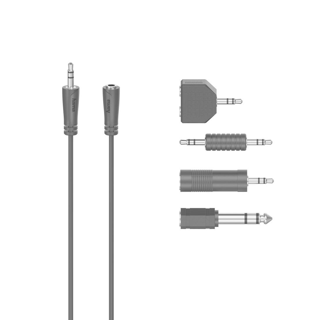 Illustration af flere 3,5 mm audiokabeladaptere og stik, vist i sidevisning med forskellige stik- og jacktyper.