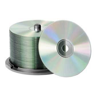 Stak af tomme cd'er/dvd'er i en spindel-kasse, med én disc lænet mod fronten.