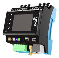 Sort industriel kontrolmodul med LCD-skærm, piltaster, terminalforbindelser og farvede ledningsstik.