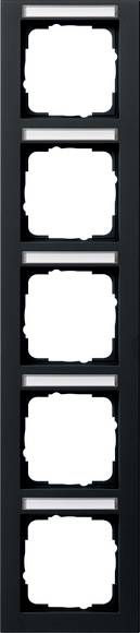 Et lodret sort panel med fem jævnt fordelt hvide blanke rektangler, der ligner stablede pladsholdere eller slots.
