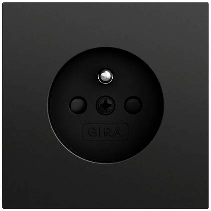 Sort Gira vægkontakt med rundt stik og centralt jordforbindelseskontakt på mørkegrå kvadratisk faceplate.