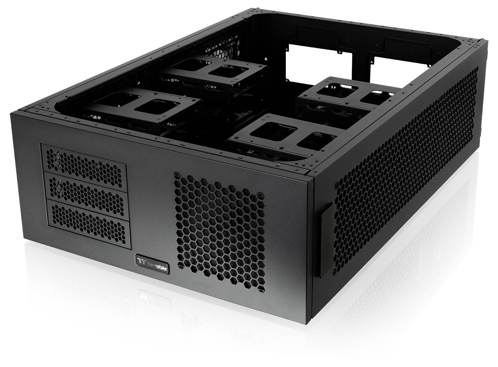 Sort metal-serverchassiskasse med åbent top, perforerede sidepaneler og monterings-/drevplaceringer til motherboard.