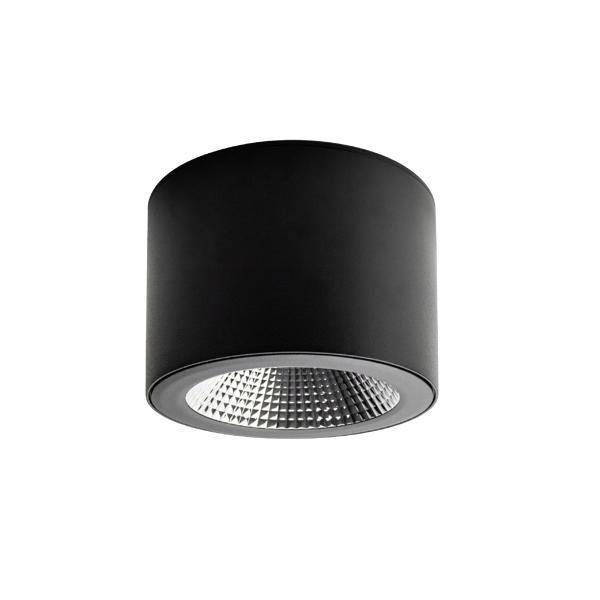 Sort cylindrisk indbygningslampe til loft med reflekterende inderkant på hvid baggrund.