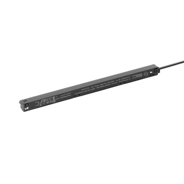 Slim sort ledningsført LED-lysstribe eller sensorfelt vist diagonalt på hvid baggrund.