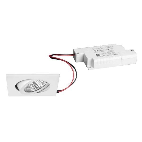 Indbygnet LED-nedlys forbundet med røde og sorte ledninger til et hvidt drivermodul på hvid baggrund.