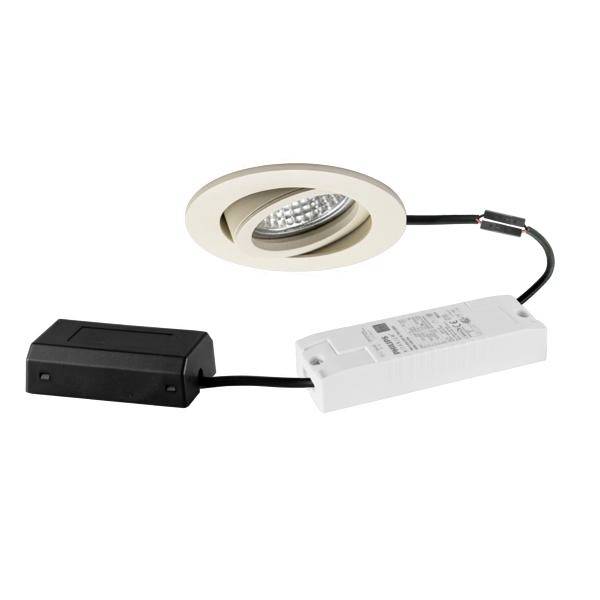 Indvendig LED-spotlys med tilsluttet sorte og hvide driverenheder/transformatorenheder på hvid baggrund.