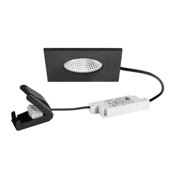 Sort indbygnings-LED-downlight med integreret driver og fjederklips-montering, vist på hvid baggrund.