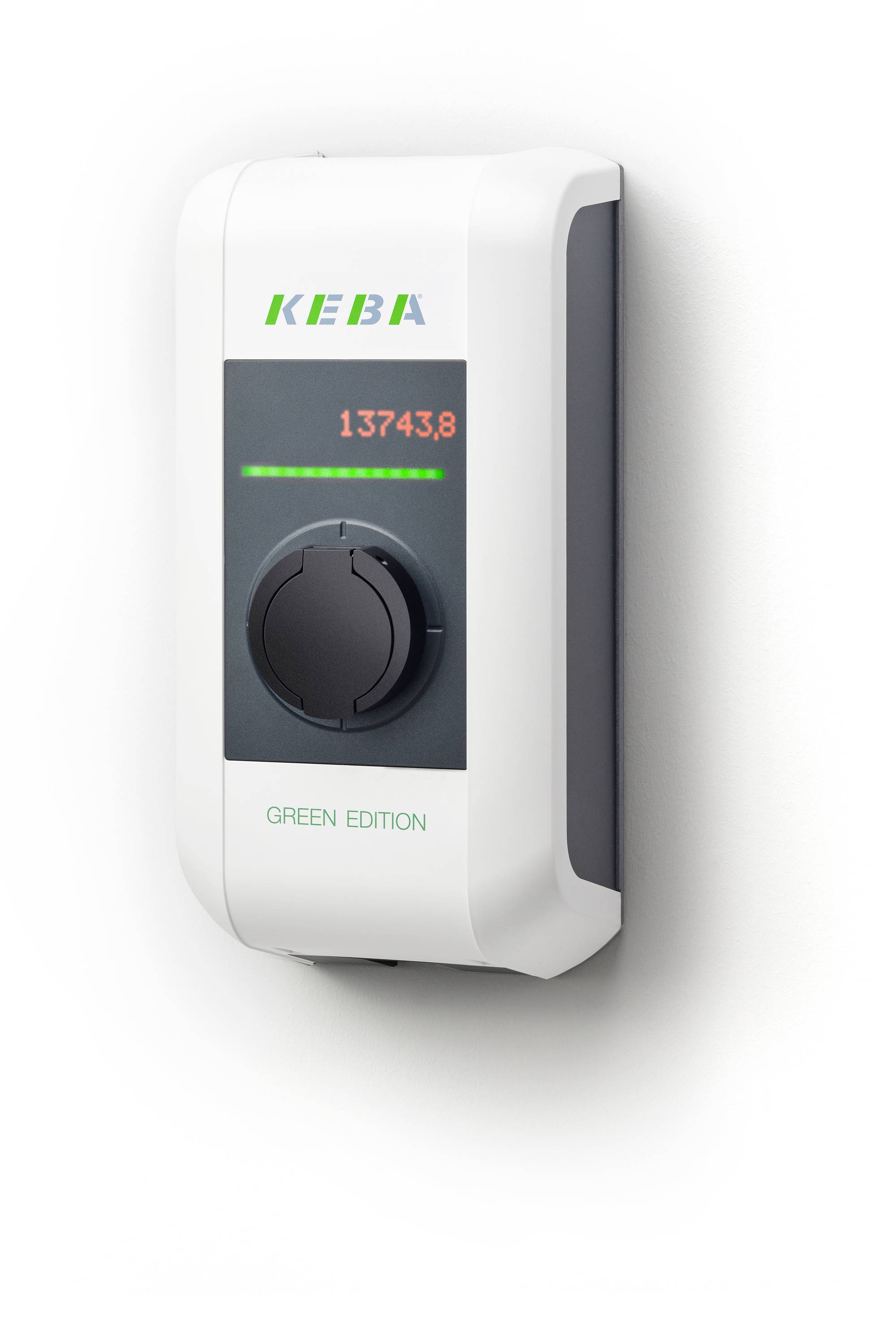 Vægmonteret KEBA Green Edition elbil-ladestation med en central drejeknap og lille display, der viser '13743,8'.