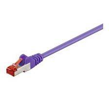Lilla Ethernet-netværkskabel med RJ45-stik på hvid baggrund