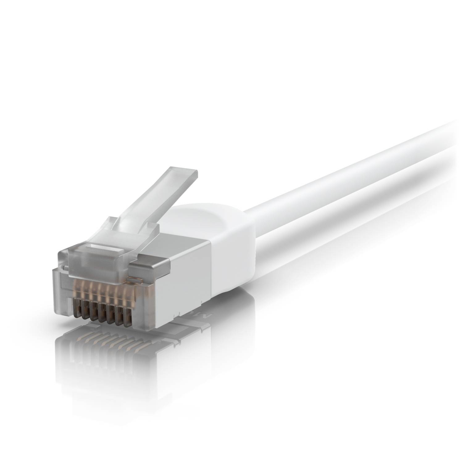 Tæt billede af et hvidt Ethernet-kabel med en RJ45-stik-stikforbindelse.