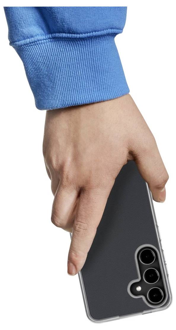 En hånd holder en smartphone med et sortkort etui, set bagfra mod en hvid baggrund.