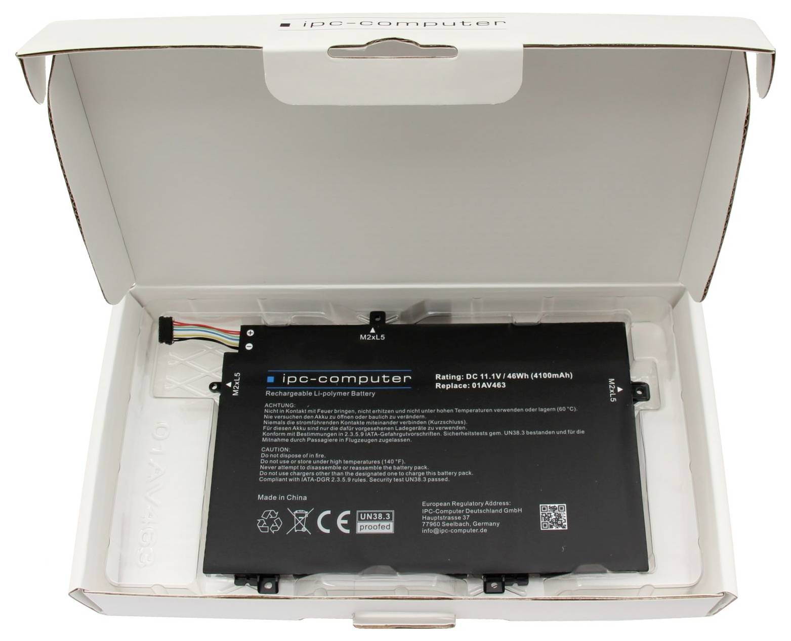 Rektangulær IPC-computer genopladelig batteripakke i en hvid detailboks med åbent låg, der viser tilsluttet ledning og produktetiket.