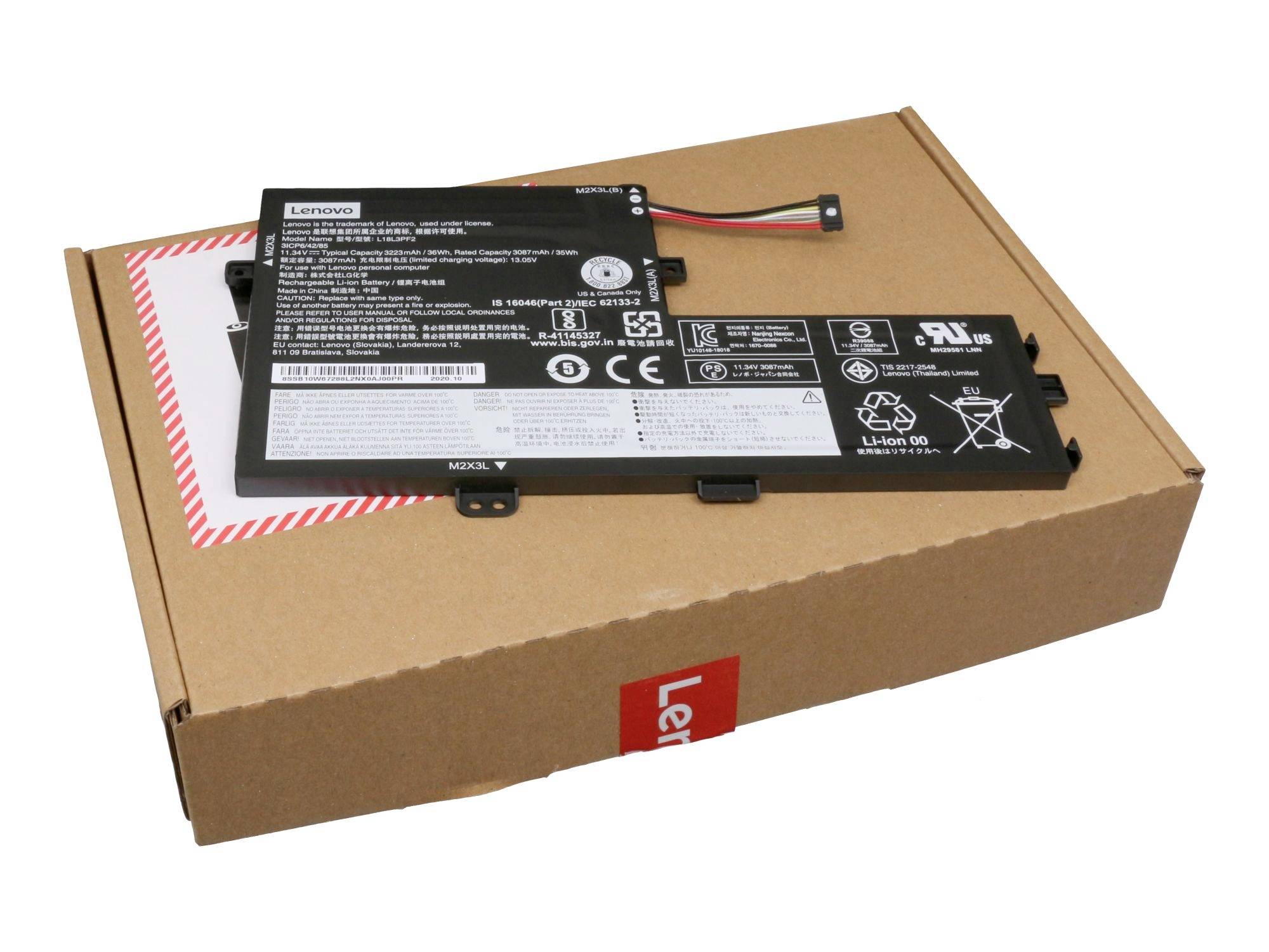 Bærbar computerbatteri på en Lenovo-mærket papkasse, vist fra ovenfra på en hvid baggrund.