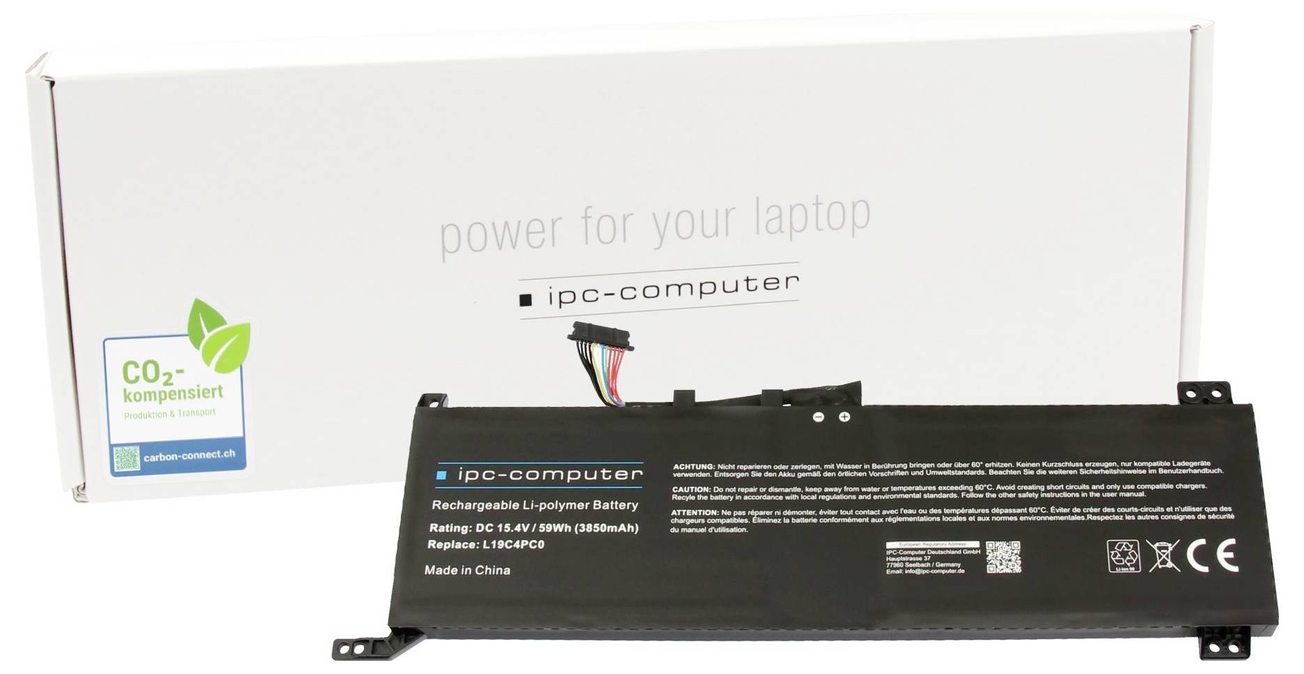 Bærbar batteripakke foran sin hvide detailboks mærket "power for your laptop" og "ipc-computer", med et CO2-kompenseret klistermærke.