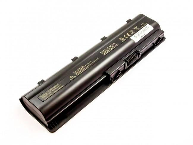 Sort bærbar computerbatteri vist på hvid baggrund, vinklet diagonalt.
