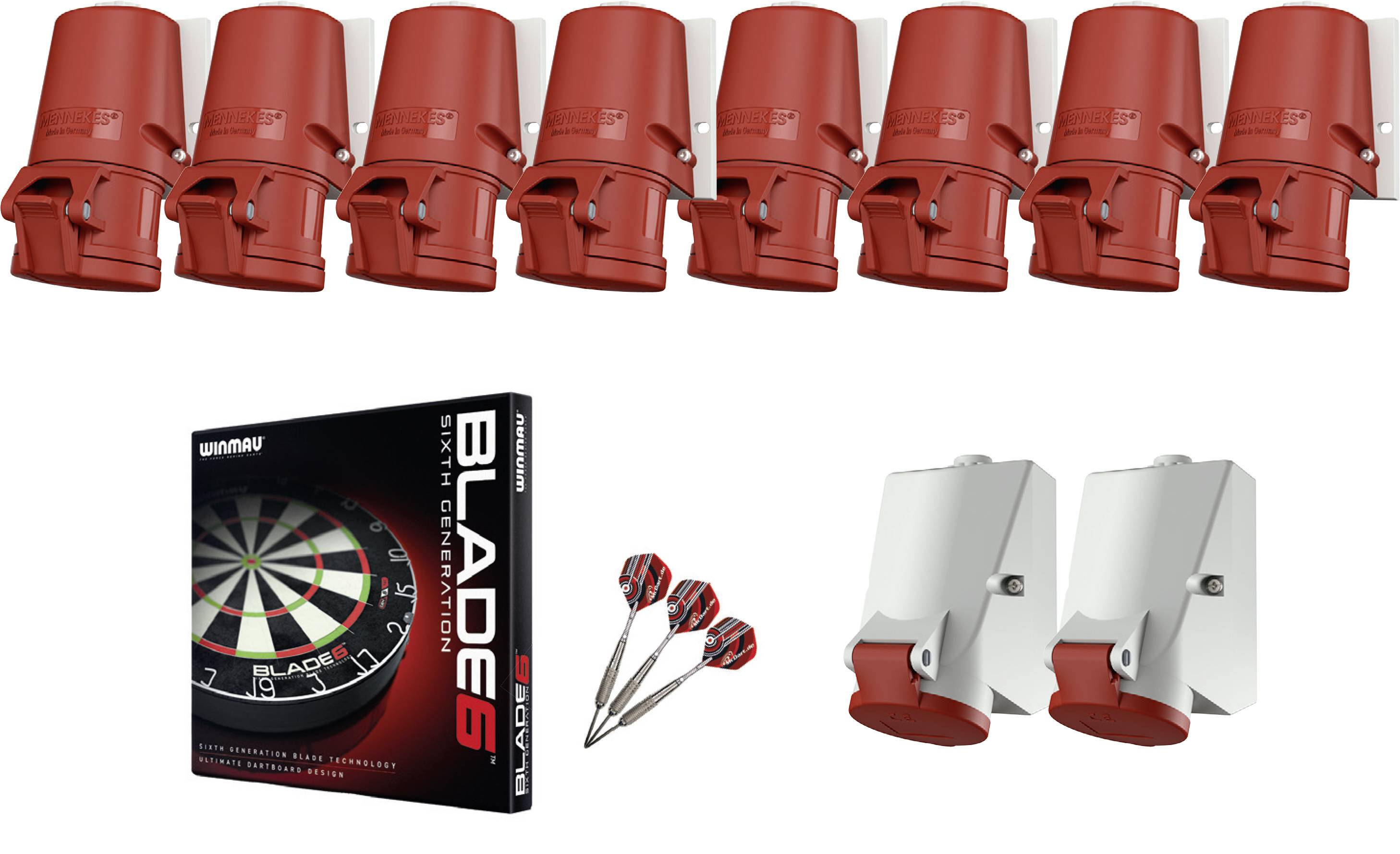 Produktkollage, der viser røde dart-flights/skafter, en 'BLADE 6' dartboard-kasse, tre dart-pile og to hvide vægmonterede dartskabe eller holdere med røde baser.